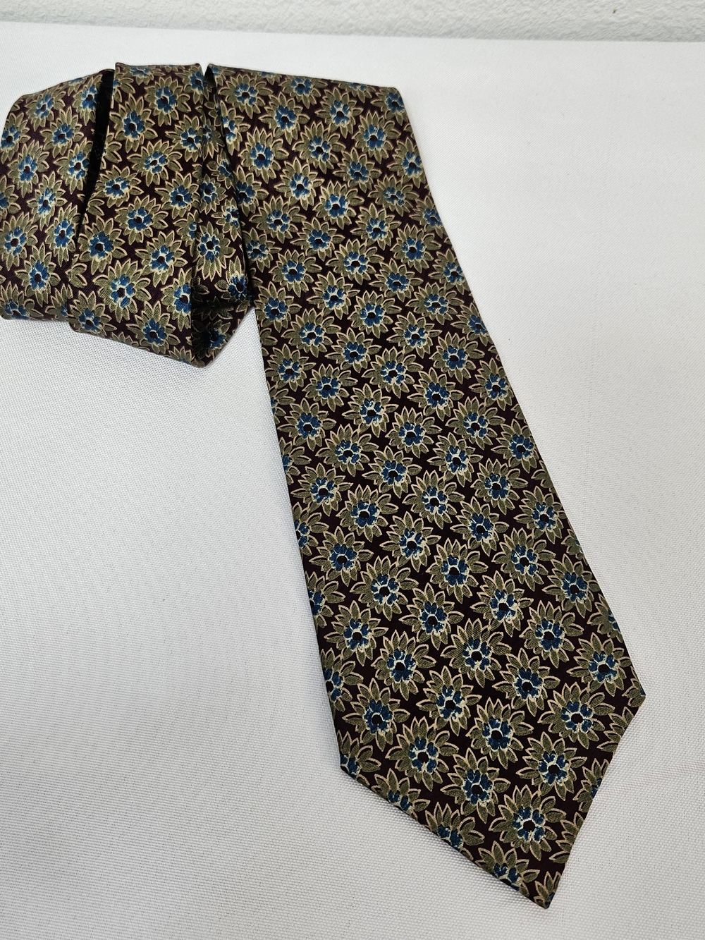 Giorgio Armani Men’s Tie Blue/Maroon/Green Geometric Pattern 100% Silk Italy